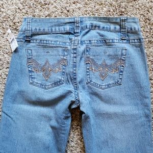 Blue jeans with embordered pocket design - NWT